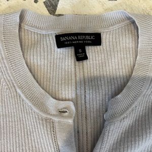 Banana Republic. Merino Wool sweater. Light grey. Excellent condition. Small